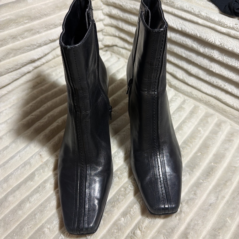 Elegant Black Ankle Boots